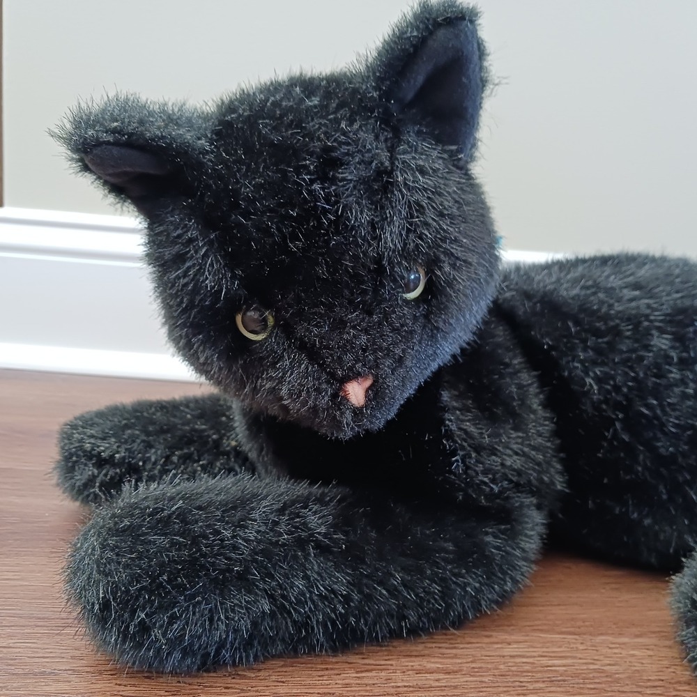 Vintage 1987 Cuddle Toys‎ Douglas Black Cat Laying Realistic Made in USA